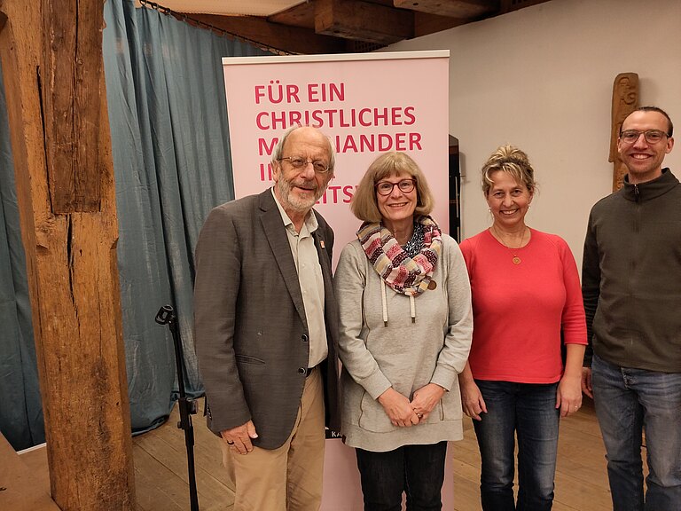 KAB_Dießen_PFLEGE_11-2024_Erwin_Helmer_und_Raphael_Zikesch_mit_den_beiden_Frauen.jpg