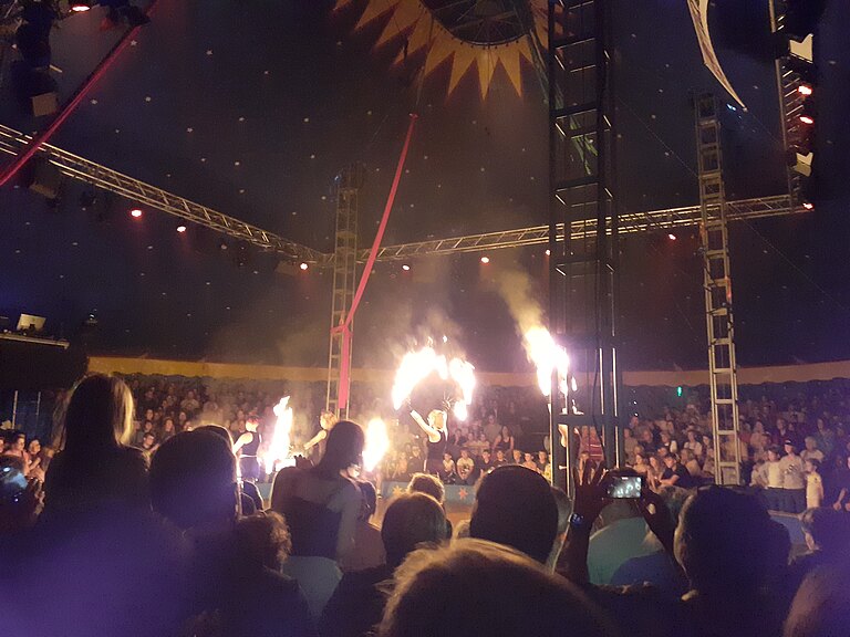 Circus2.jpg  