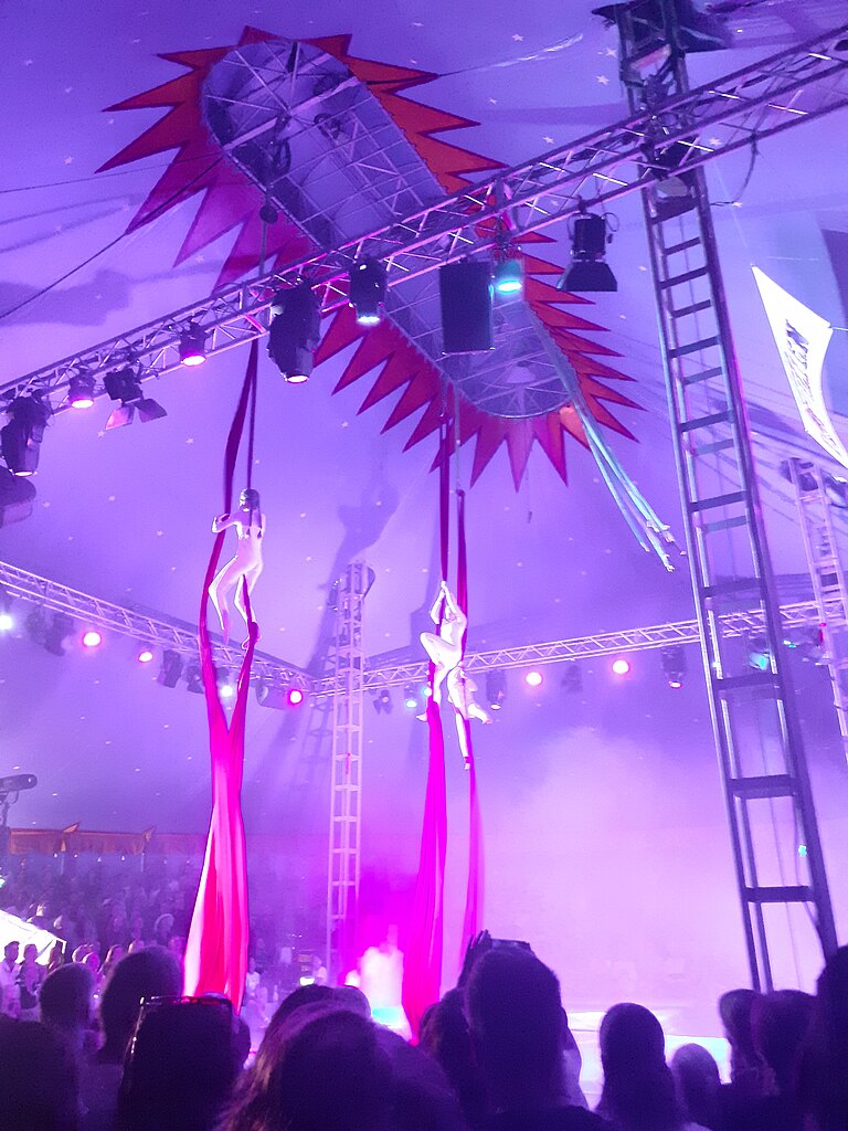Circus4.jpg  