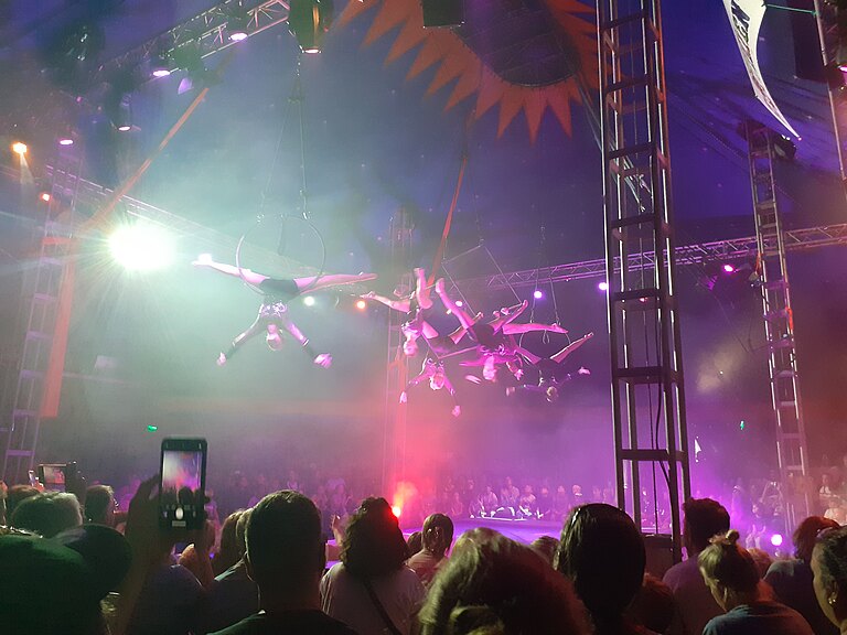 Circus3.jpg  